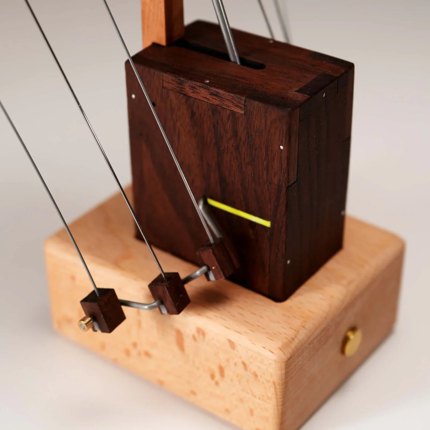 Detalle del veteado de la madera de nogal